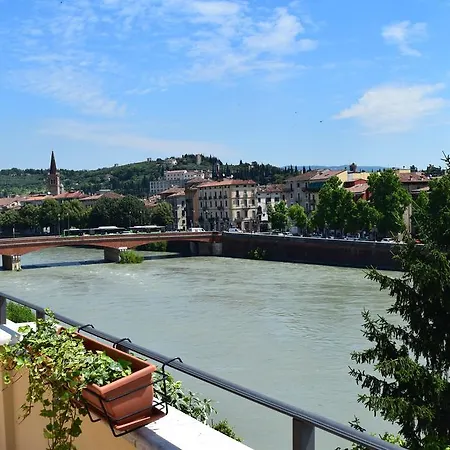 La Terrazza Sul Fiume דירה
